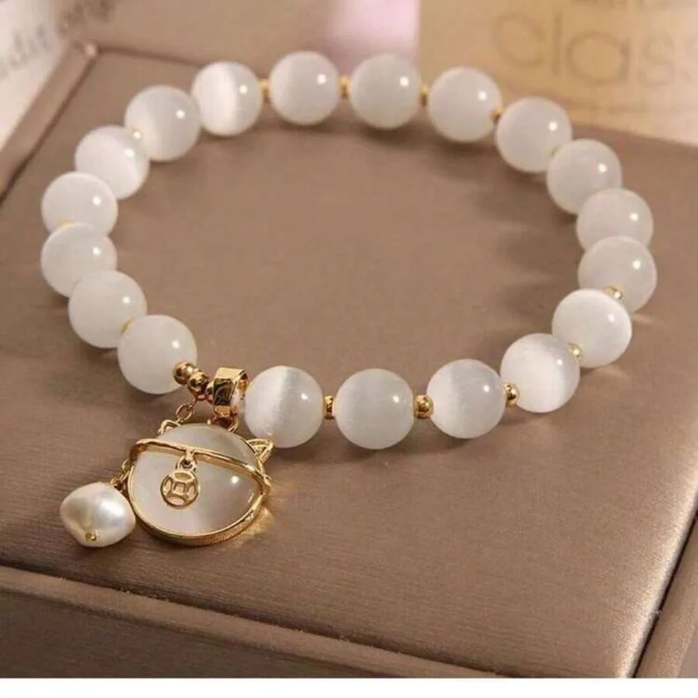 ⚪️😺⚪️ NATURAL WHITE CATS EYE BRACELET CHIC GOLD AND WHITE CAT CHARM❗️ - Picture 4 of 4